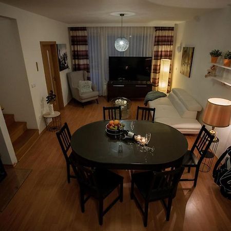 Hausfrymburk Villa Eksteriør billede
