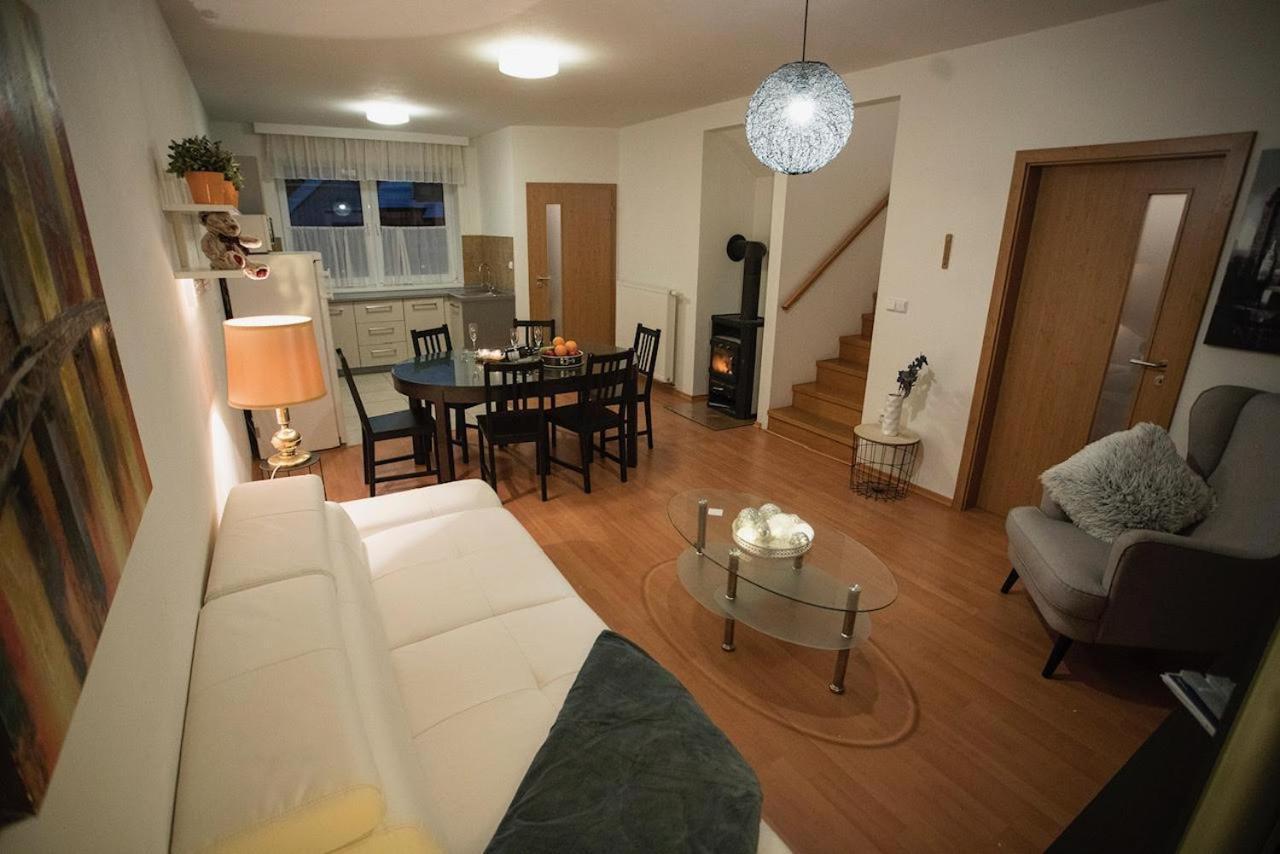 Hausfrymburk Villa Eksteriør billede